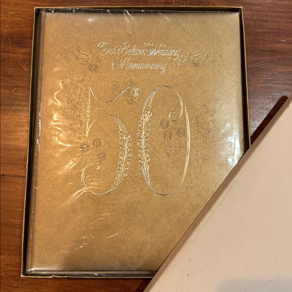 NIB Vintage Hallmark Golden Wedding Anniversary 50th Memory Album 1969 Charming